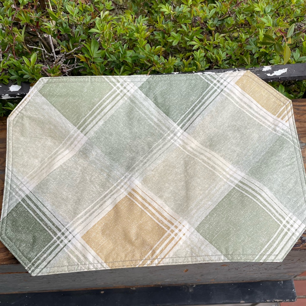 Vintage green white plaid wipeable placemats 4 set Linens & Things